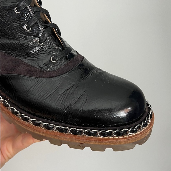 Chanel black patent leather chain link trim accent ankle boots combat booties 40 - Picture 8 of 16